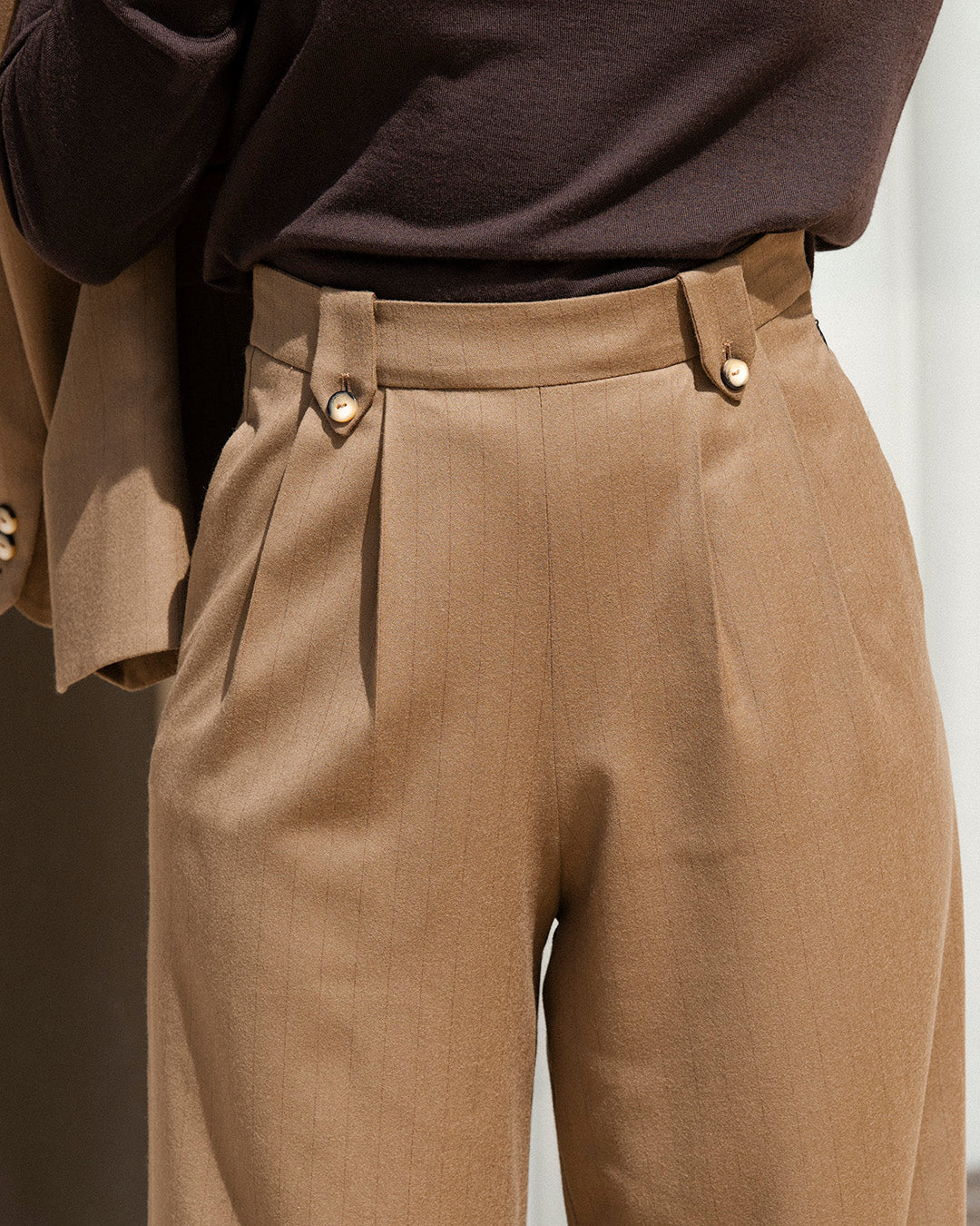 ensemble-tailleur-camel-raye-femme-chic-veste-blazer-pantalon-large