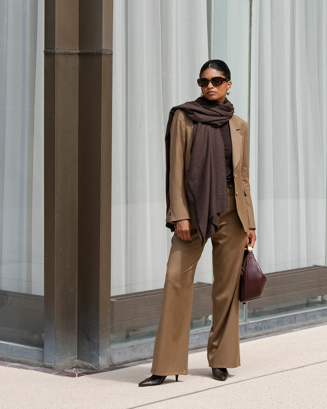 ensemble-tailleur-camel-raye-femme-chic-veste-blazer-pantalon-large