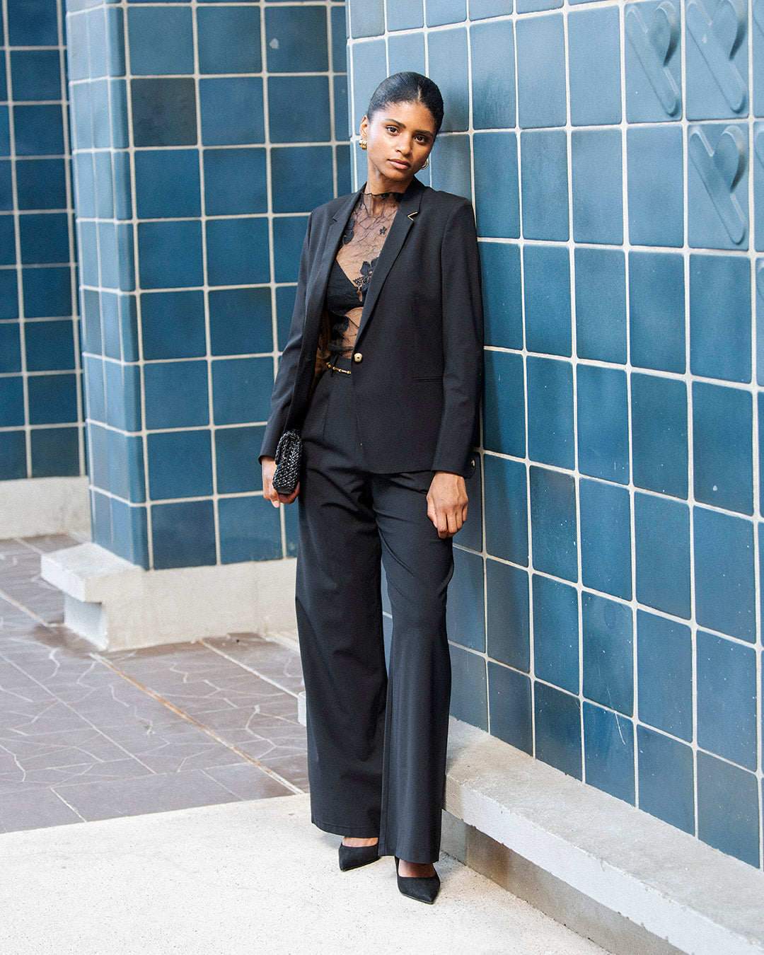 ensemble-tailleur-femme-noir-chic-pantalon-large-veste-blazer-travail
