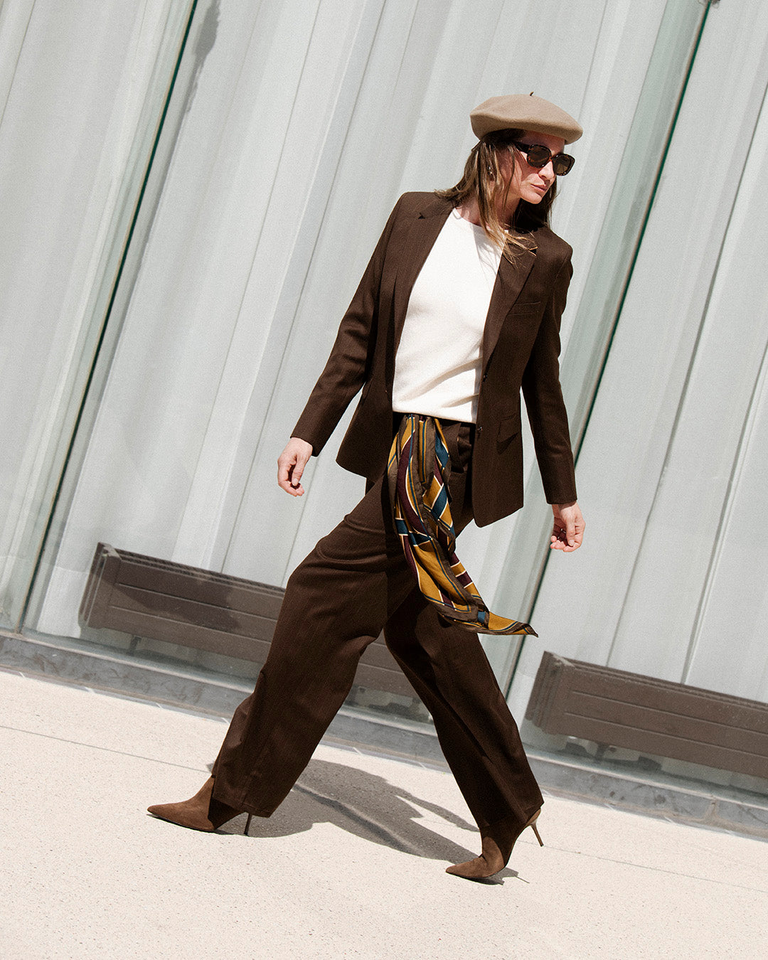 tailleur-marron-raye-femme-elegante-veste-blazer-pantalon-large