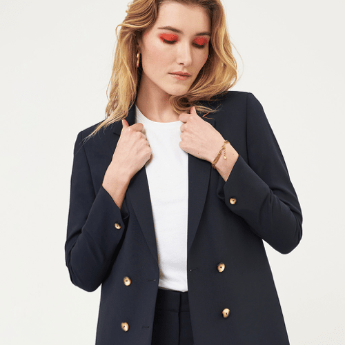Pourquoi investir dans un tailleur : pratique, élégant et durable