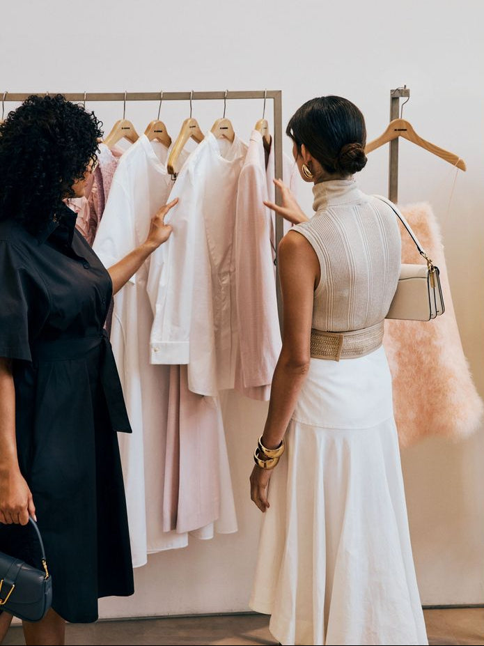 Organisation de dressing et accompagnement relooking femme