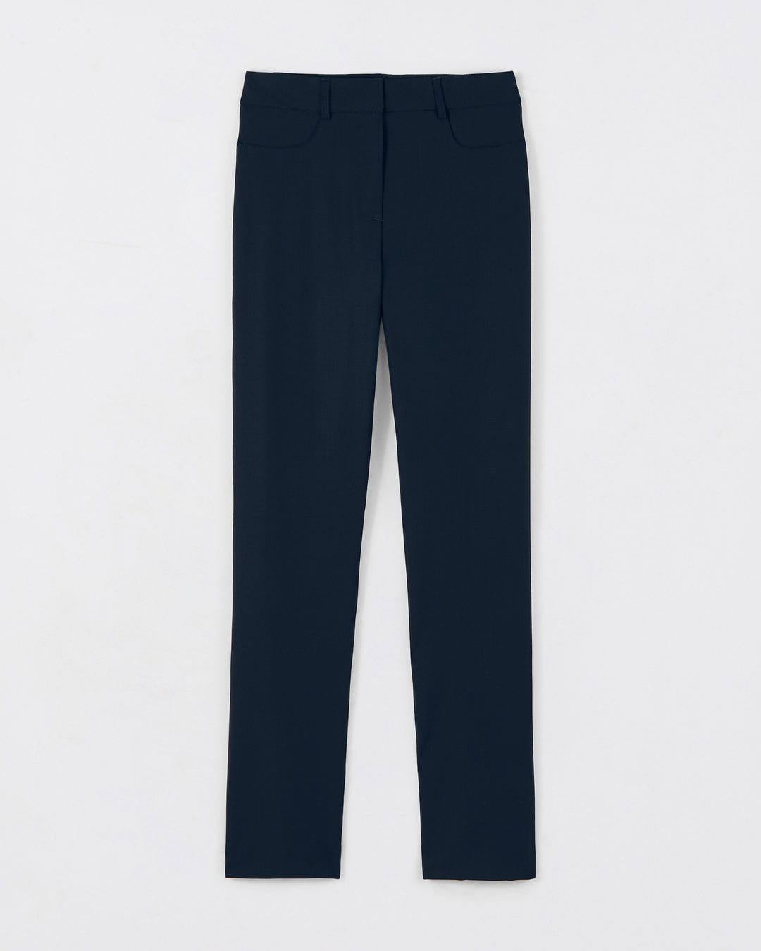 tenue-de-bureau-tailleur-femme-veste-cintree-pantalon-cigarette-bleu-marine