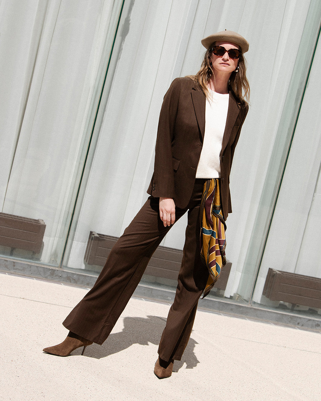 tailleur-marron-raye-femme-elegante-veste-blazer-pantalon-large