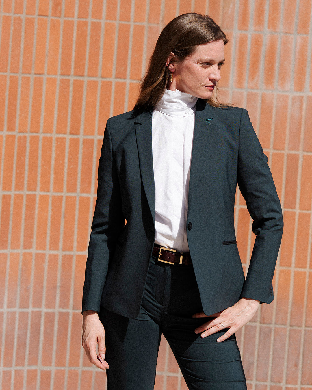 ensemble-tailleur-vert-femme-chic-veste-blazer-pantalon-cigarette