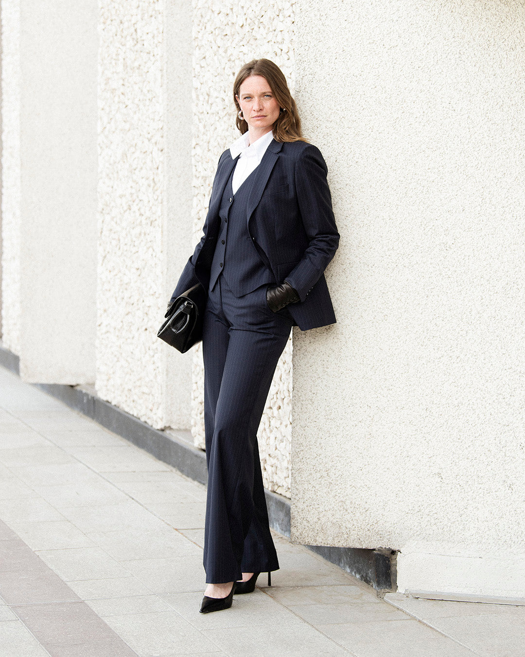 ensemble-costume-trois-pieces-femme-elegant-rayures-tennis-bleu-look-professionnel