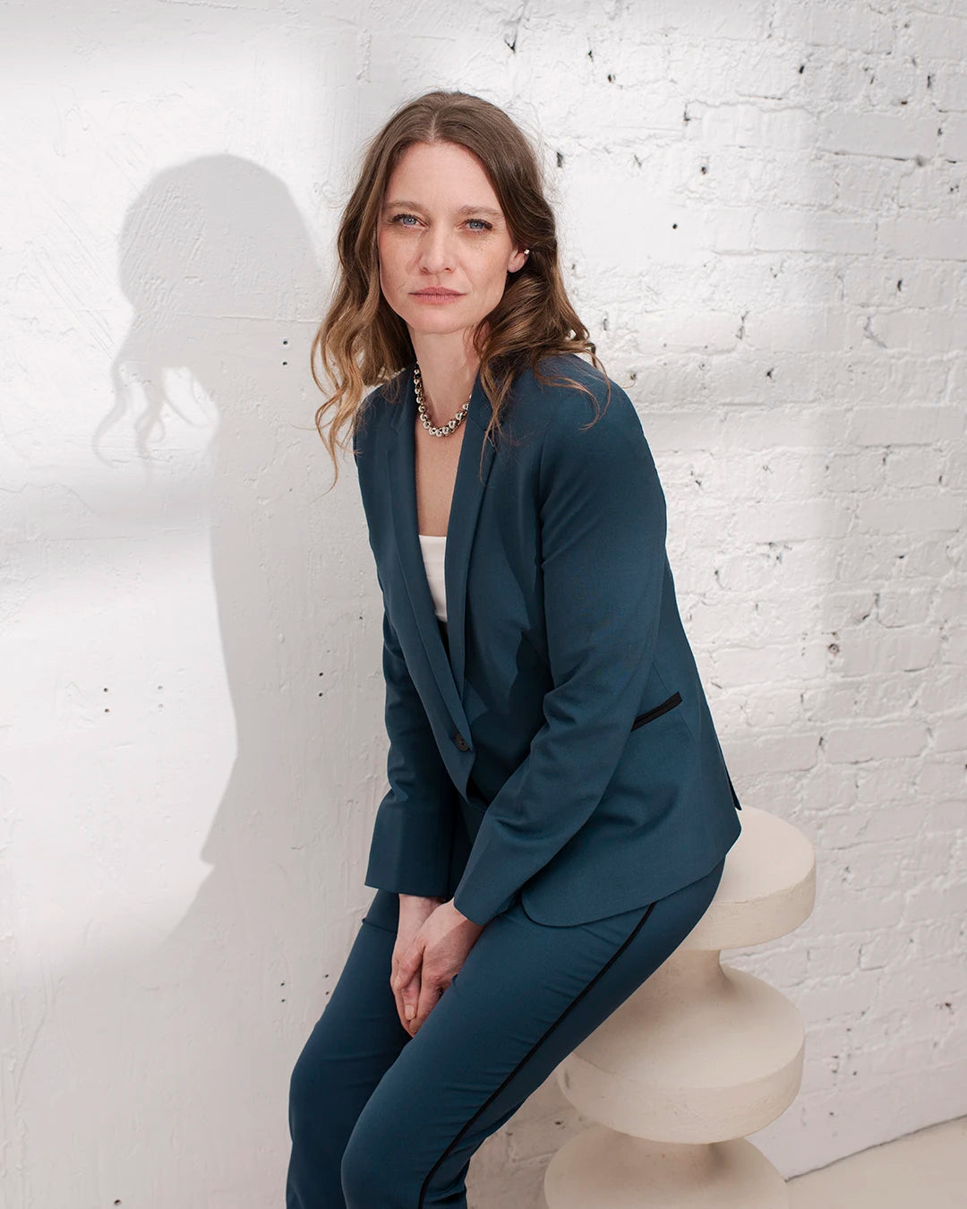 tenue business chic et élégant; formal wear 