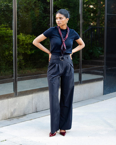 tenue-bureau-femme-bleu-marine-pantalon-palazzo-tshirt
