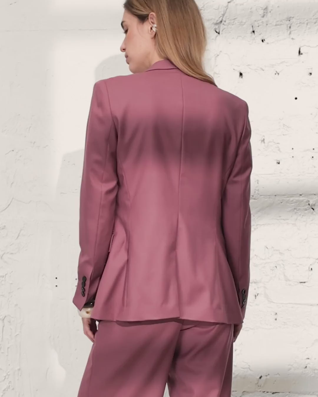 veste de tailleur pour femme rose parfait pour une cérémonie, un mariage ou un baptême, tenue chic et élégante