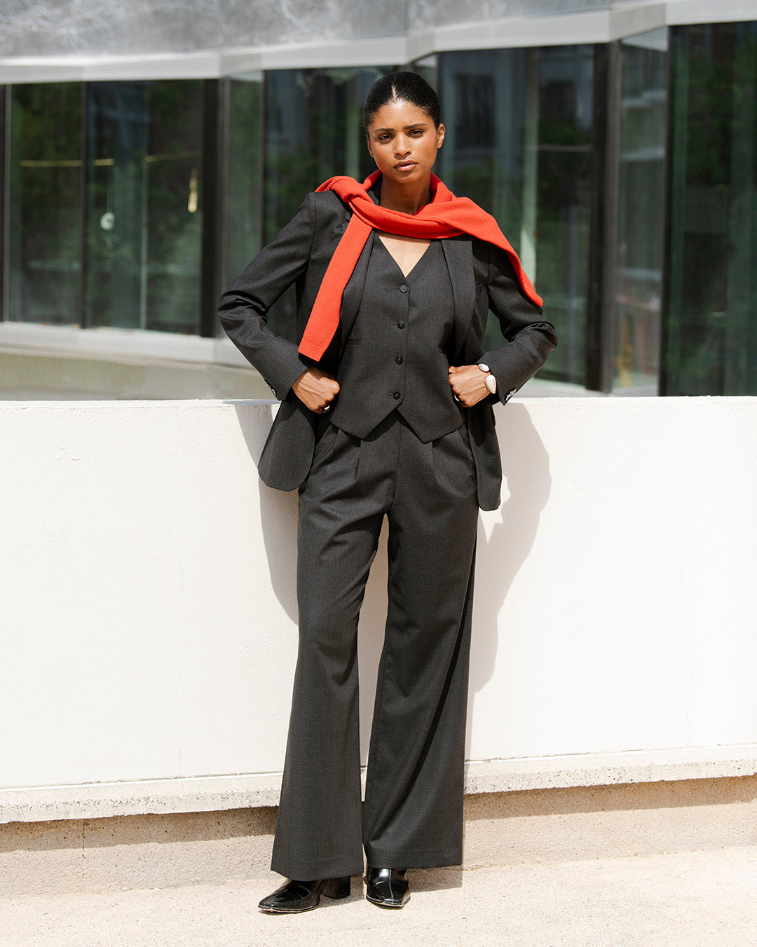 ensemble-tailleur-gris-femme-chic-gilet-pantalon-large-veste-blazer-10