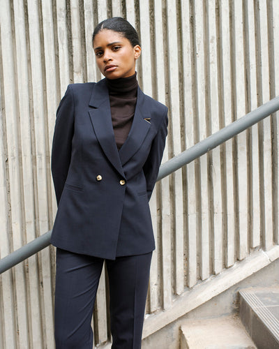 ensemble-tailleur-femme-bleu-marine-chic-pantalon-droit-veste-cintree-travail