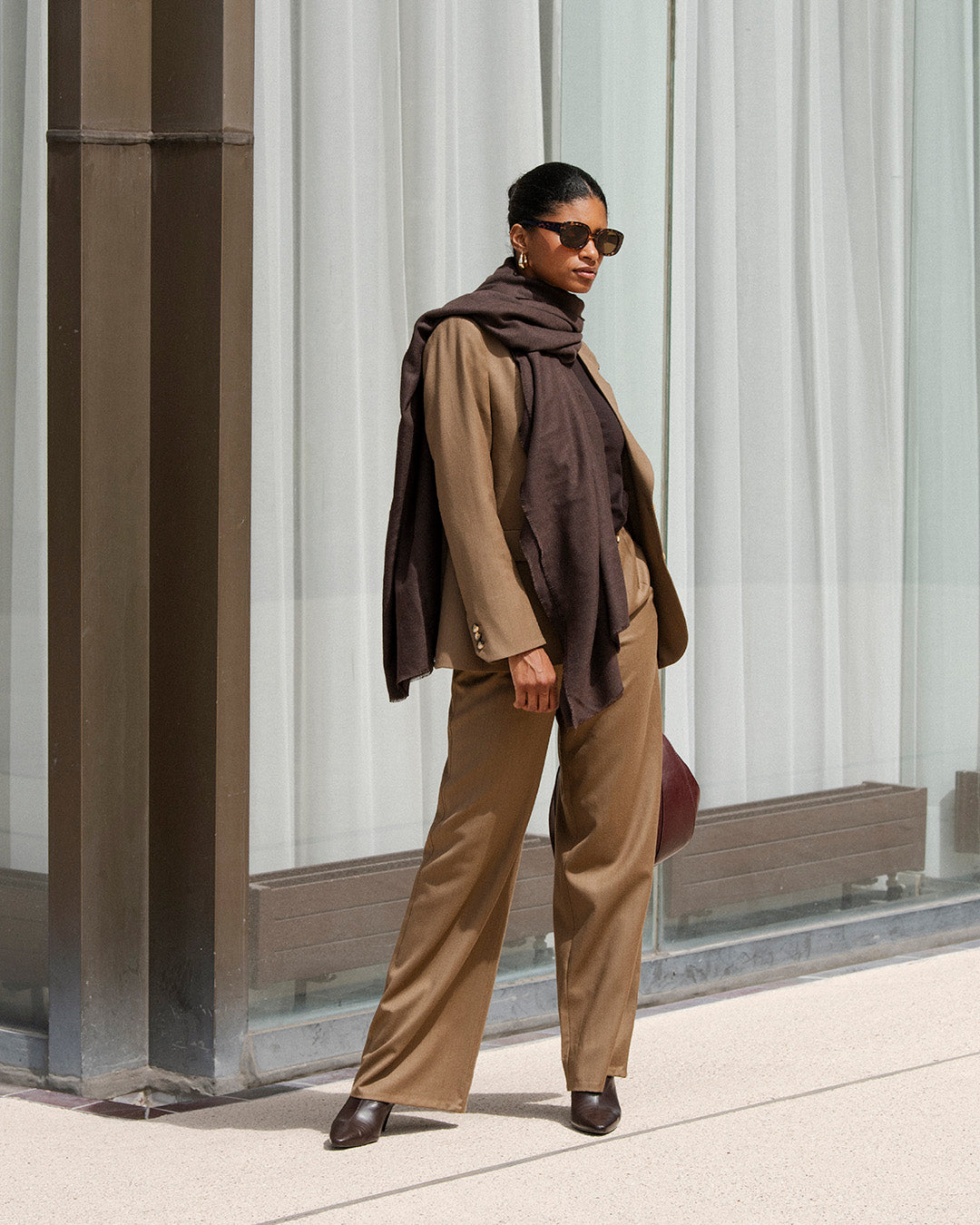 ensemble-tailleur-camel-raye-femme-chic-veste-blazer-pantalon-large