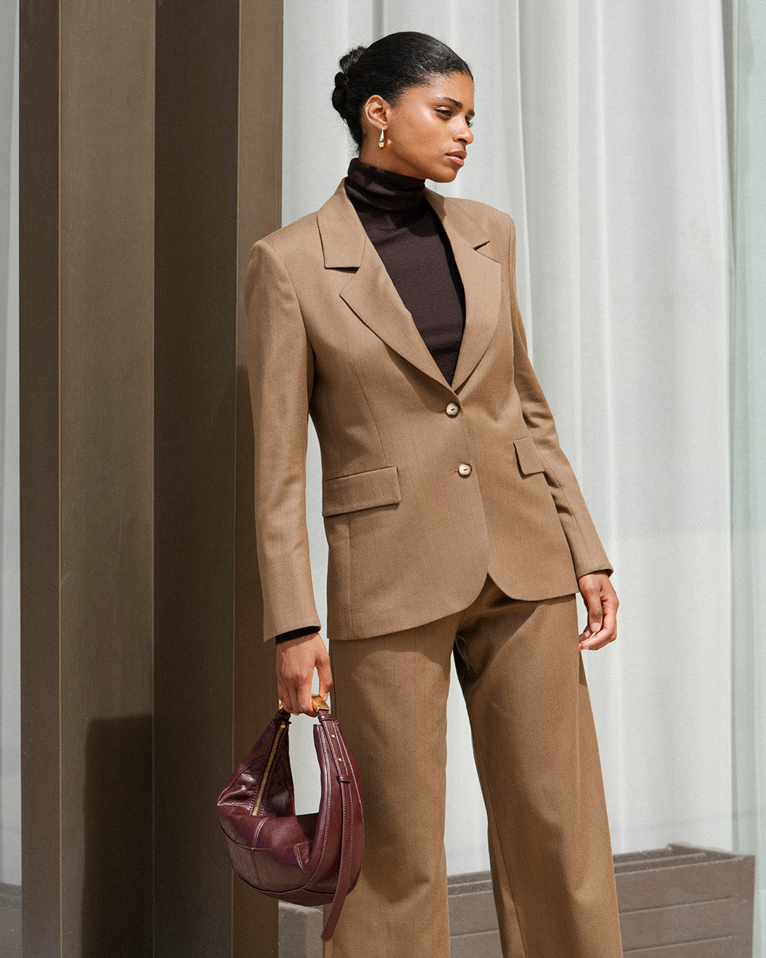 ensemble-tailleur-camel-raye-femme-chic-veste-blazer-pantalon-large