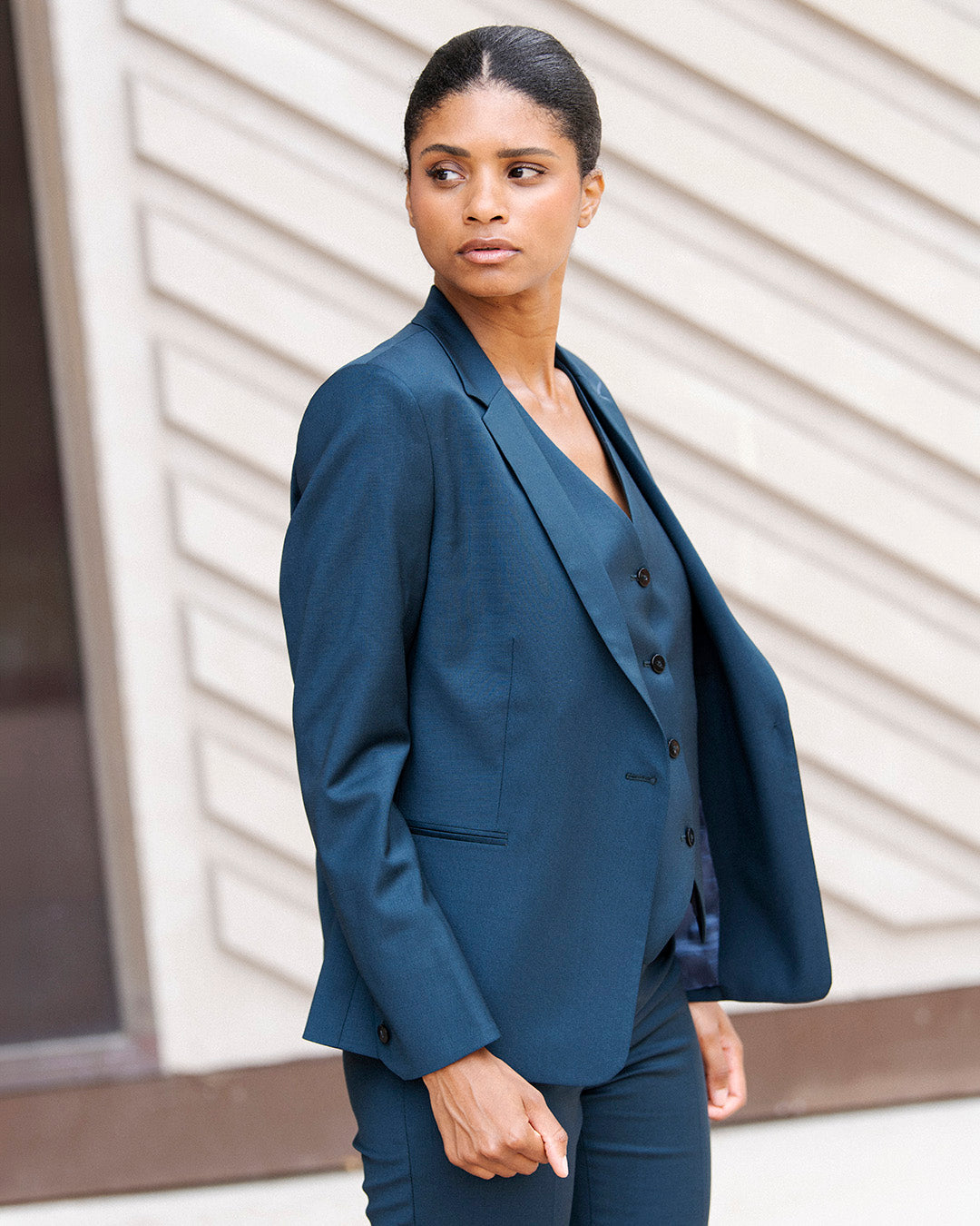 ensemble-tailleur-bleu-canard-femme-chic-veste-blazer-cintree-pantalon-droit